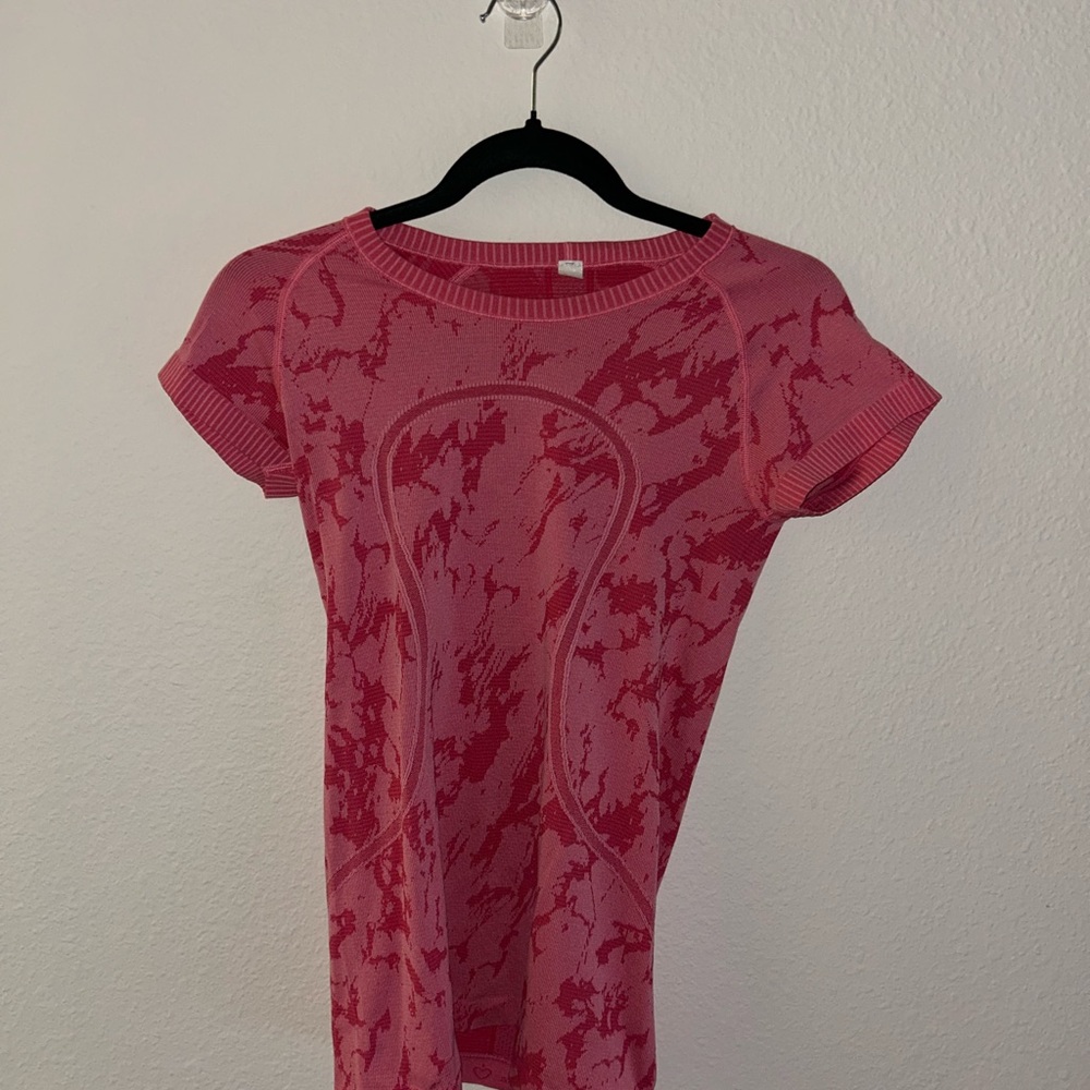 Lululemon Pink Patterned Women's running/biking/working out Top